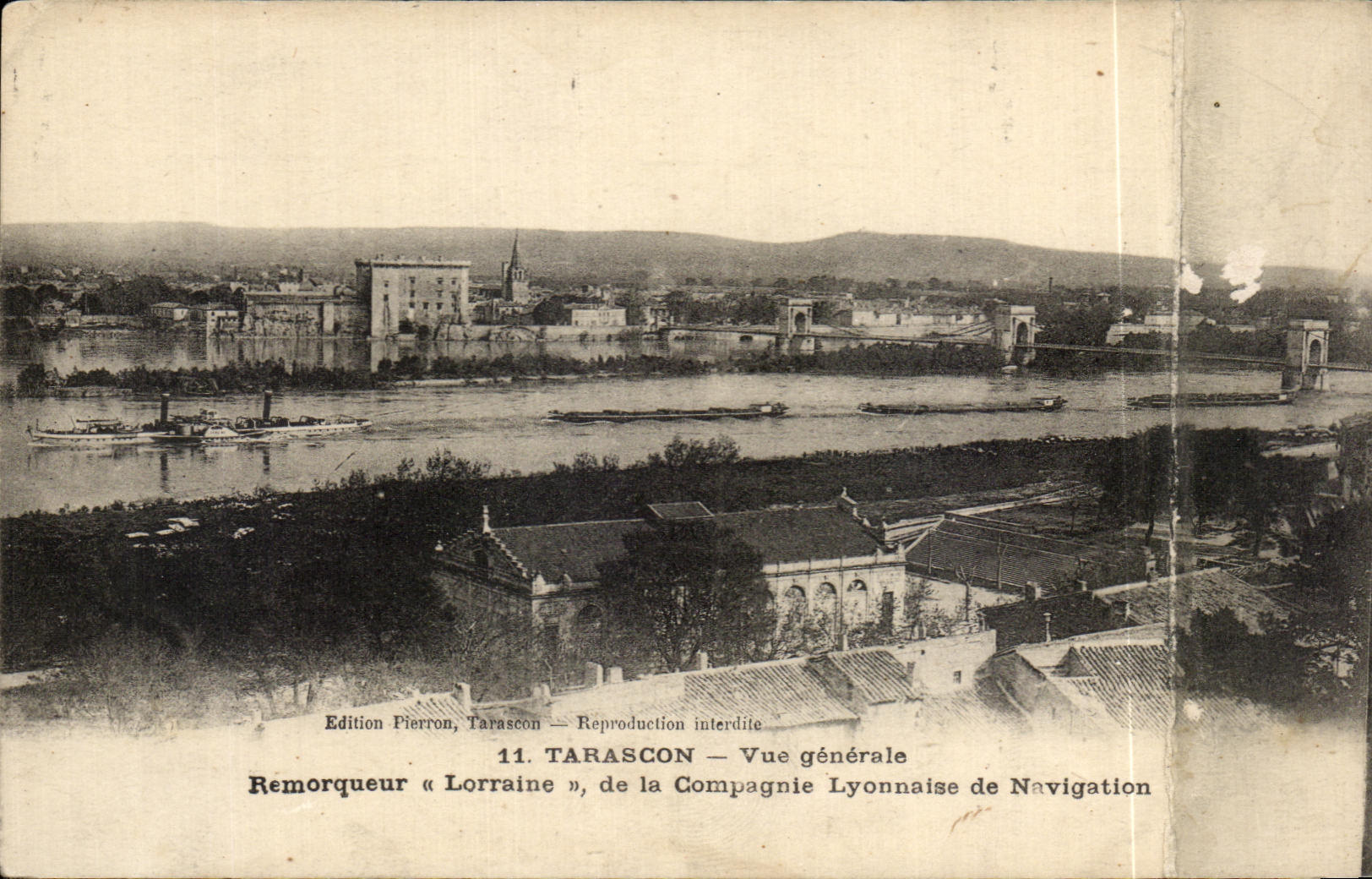 CPA Tarascon Vue generale Remorqueur a Lorraine a de la Compagnie Lyonnaise de Navigation Bateau