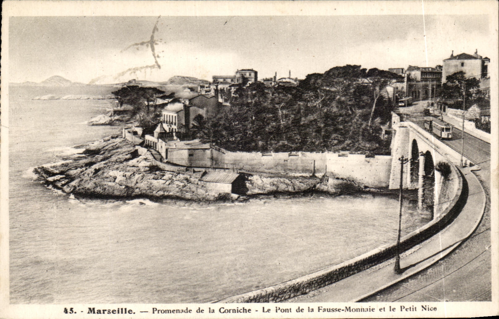 CPA Marseille Promenade de la Corniche Le Pont de la Fousse Monnaie et le Petit Nice
