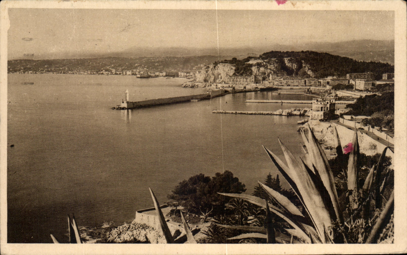 CPA La Douce france Cote D Azur Nice Vue generale prise de la Moyenne Corniche