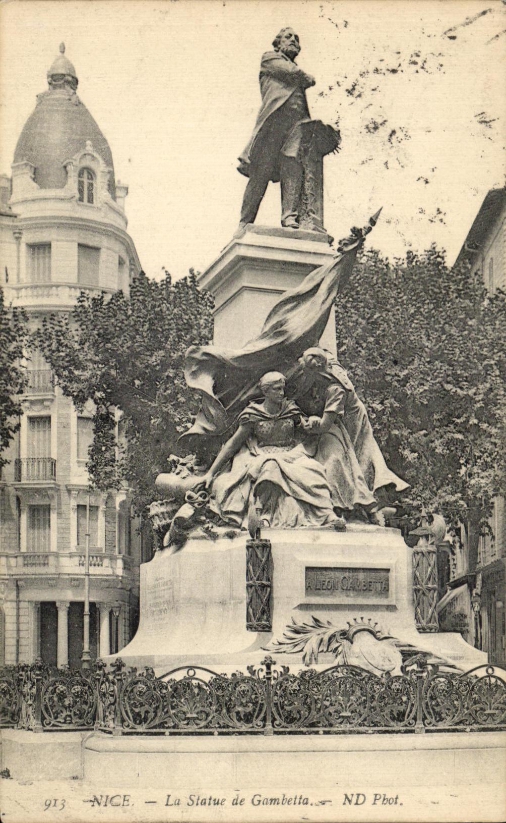 CPA Nice La Statue de Gambetta