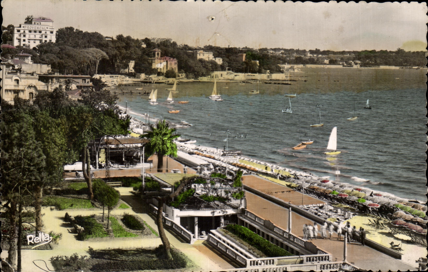 CPSM Juan Les Pins Vue d ensemble avec la Plage du Grand Pin et le Provencal Collection Le Cote d Azur
