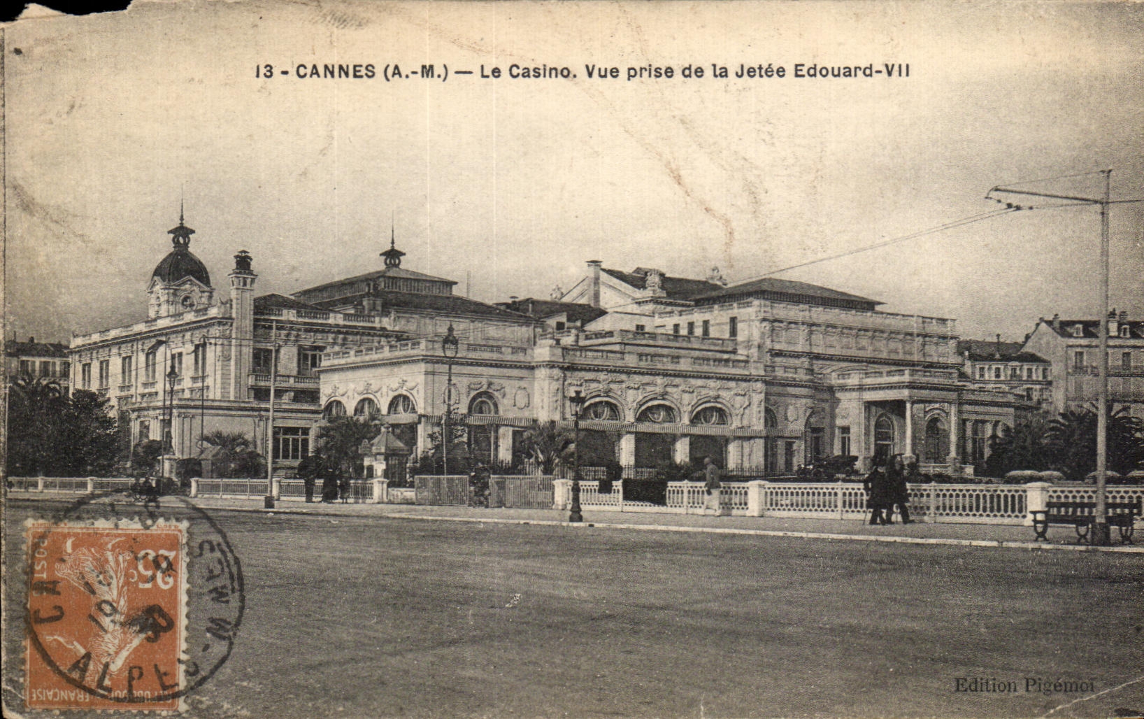 CPA Cannes Le Casino Vue prise de la Jetee Edouard Vll