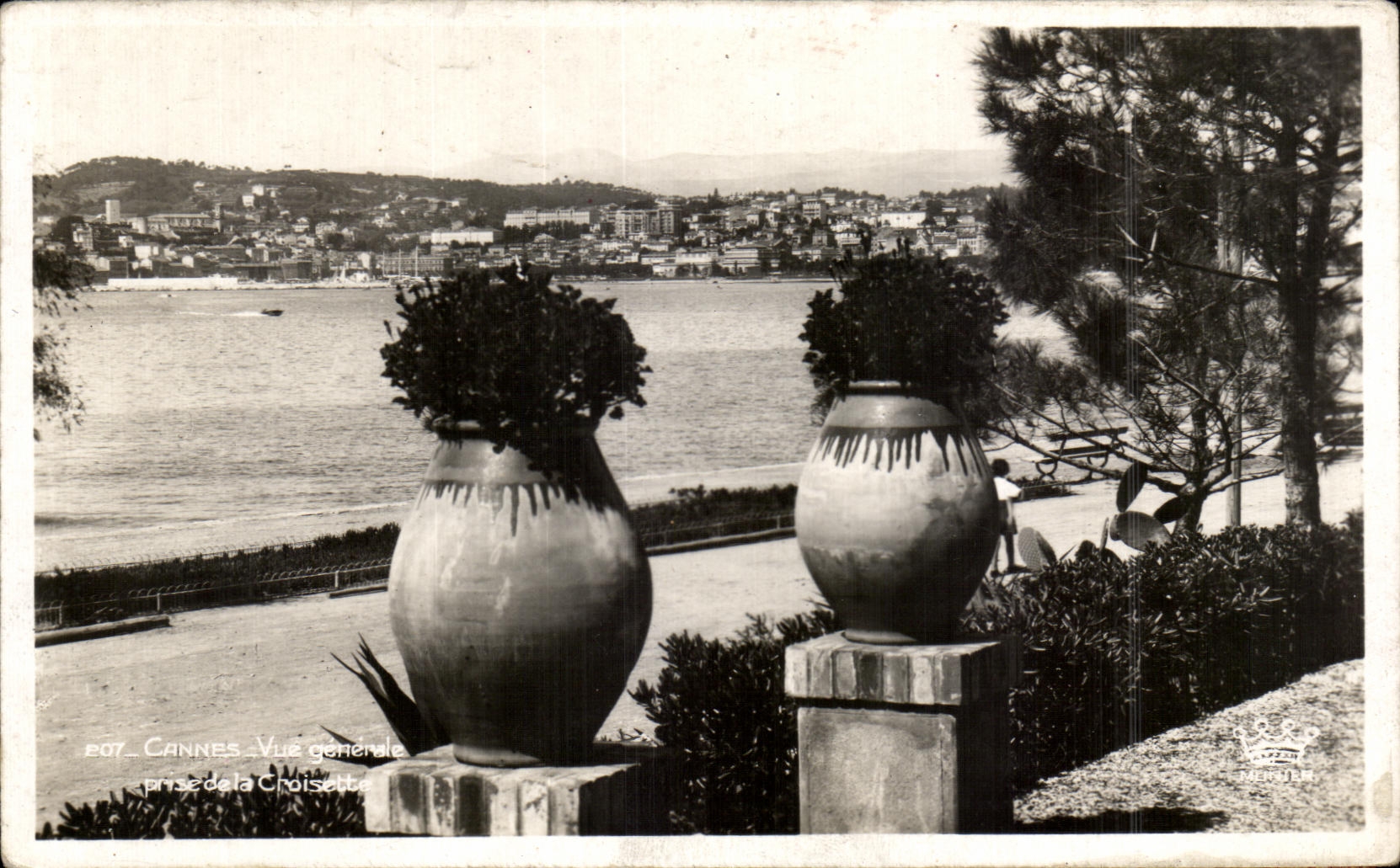 CPA Cannes Vue generale prise de la Croisette