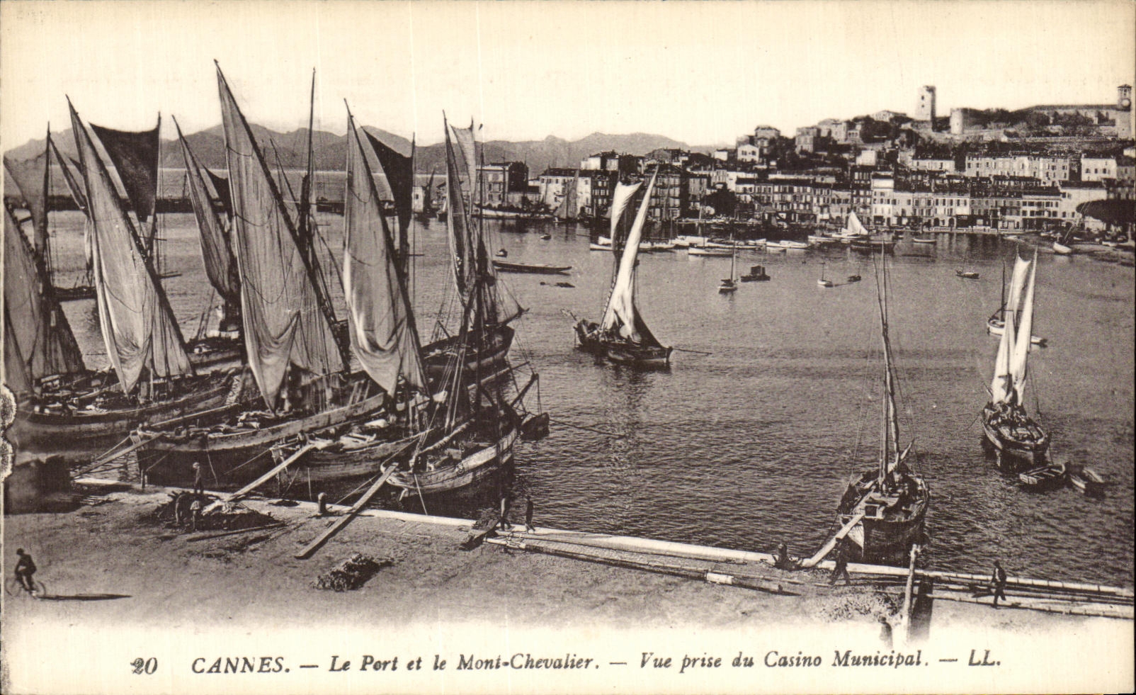 CANNES — Le Port et le Mont-Chevalier — Vue prise du Casino Municipal — LL.
