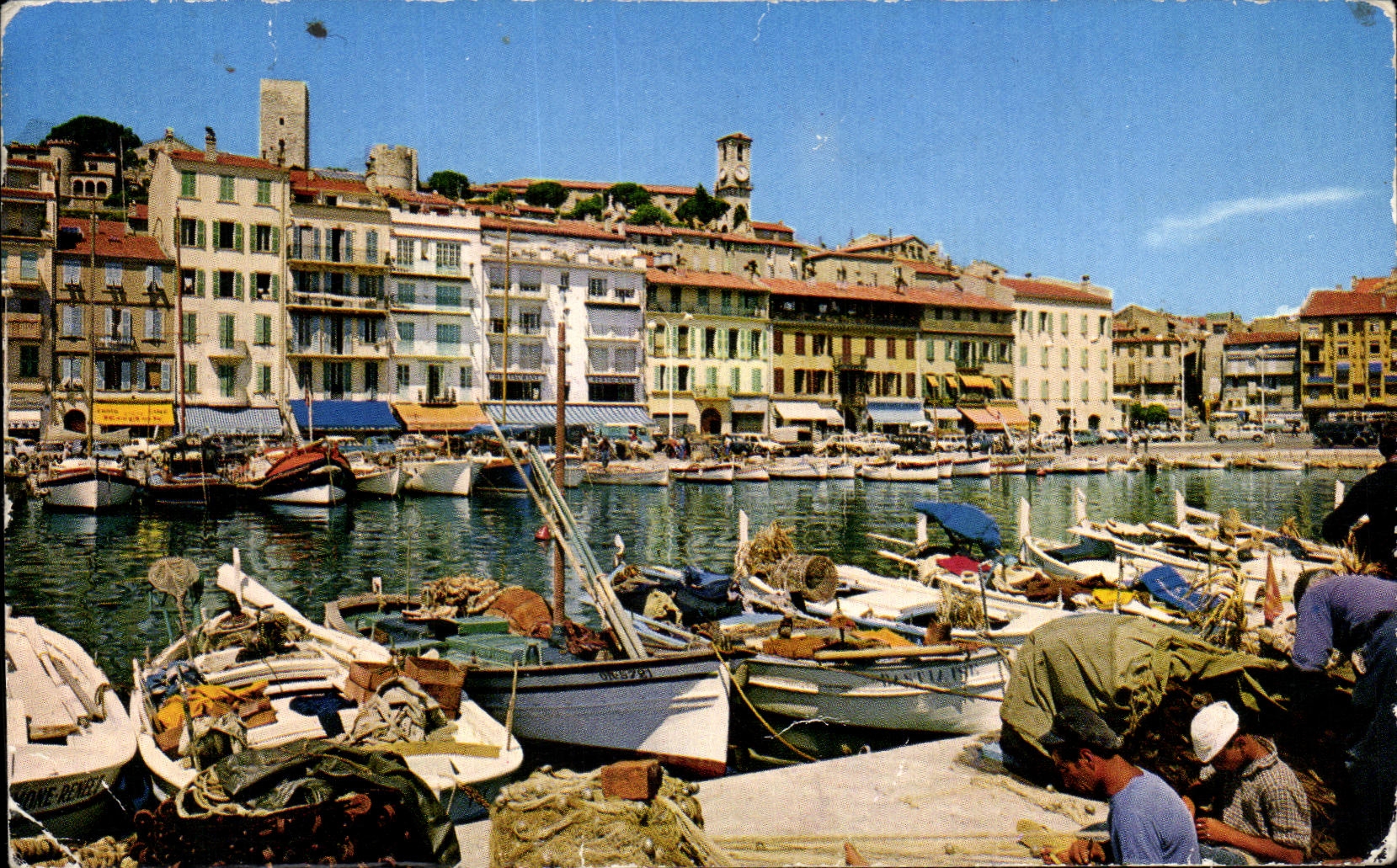 CPA Cannes Un coin du Port le Quai St Pierre et le Suquet