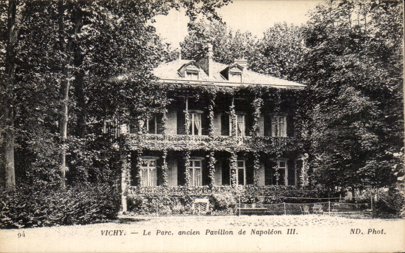 CPA Vichy Le Parc ancien Pavillon de Napoleon lll