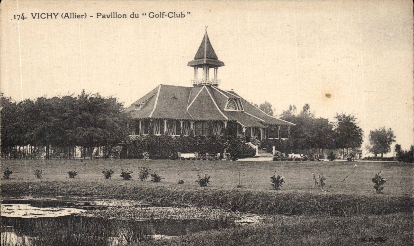 Vichy (Allier) - Pavillon du "Golf-Club"