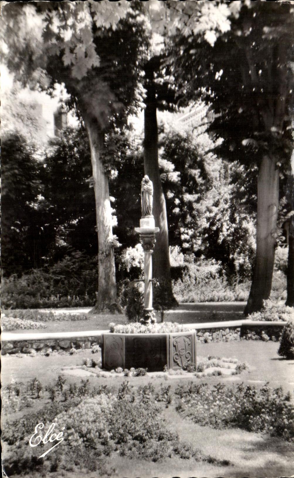 CPA Vichy Decoration florale dans le Grand Parc