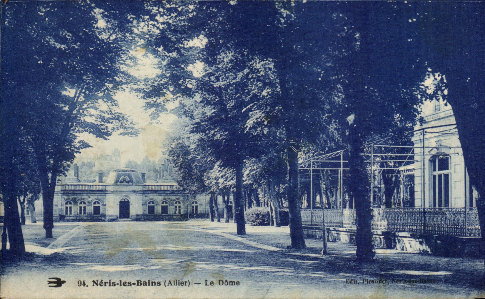 CPA Neris les Bains Le Dome
