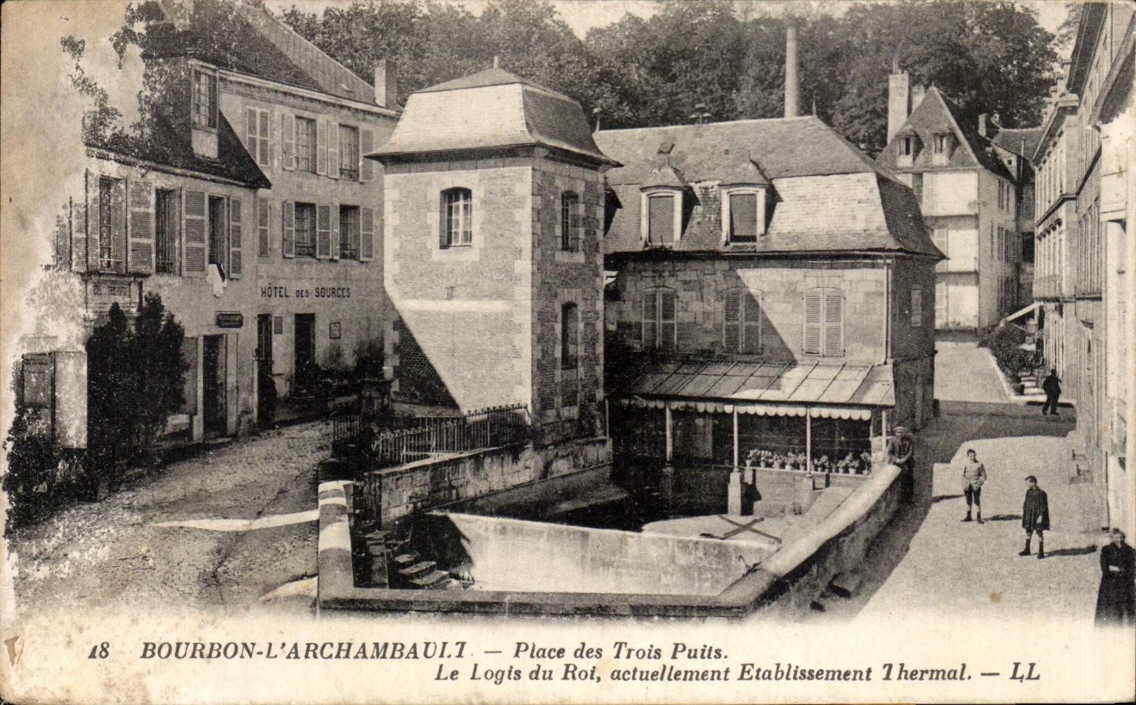 CPA Bourbon L Archambault Place des Trois Puits Le Logis du Roi actuellement Etablissement Thermal