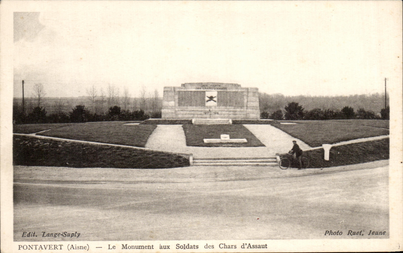 Pontavert (Aisne) — Le Monument aux Soldats des Chars d'Assaut — Photo Ruet, Jeune