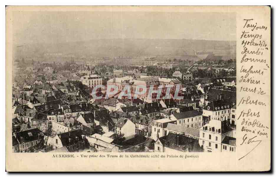 CPA Auxerre Vue prise des Tours de la Cathedrale du palais de Justice