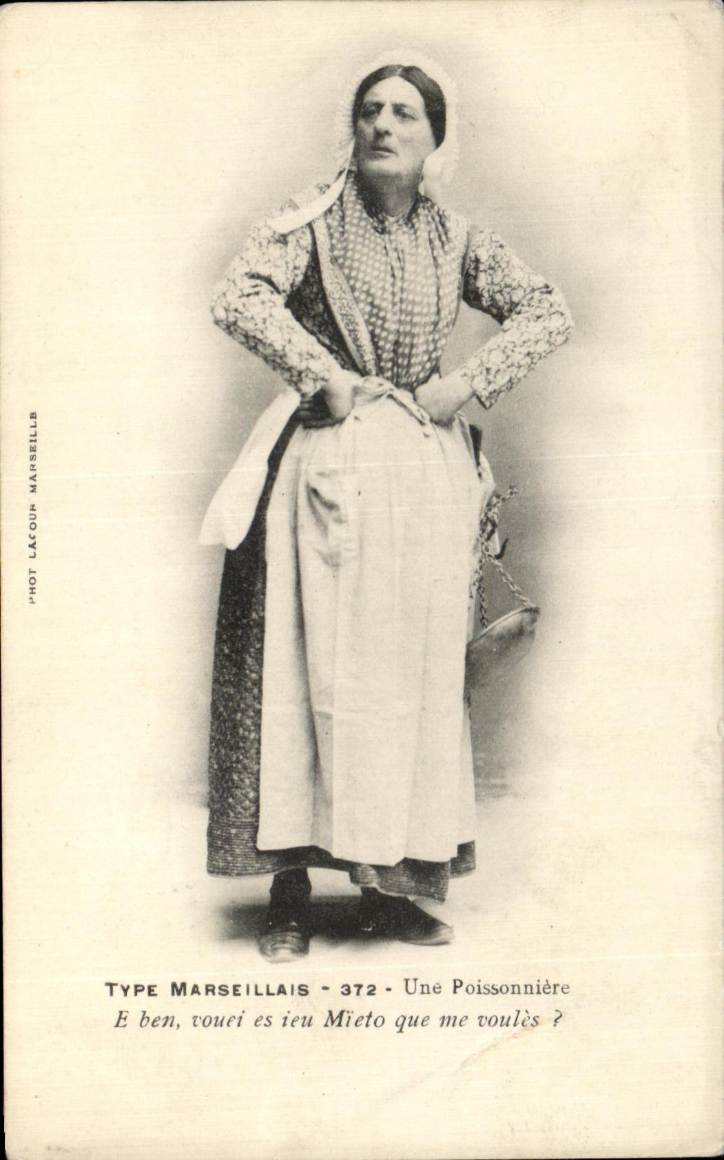 CPA Types Marseillais Une Poissonniere es ieu Mieto que me voules Folklore Costume