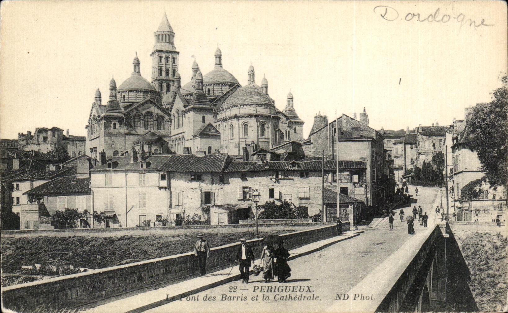 CPA Perigueux Pont des Barris et la Cathedrale
