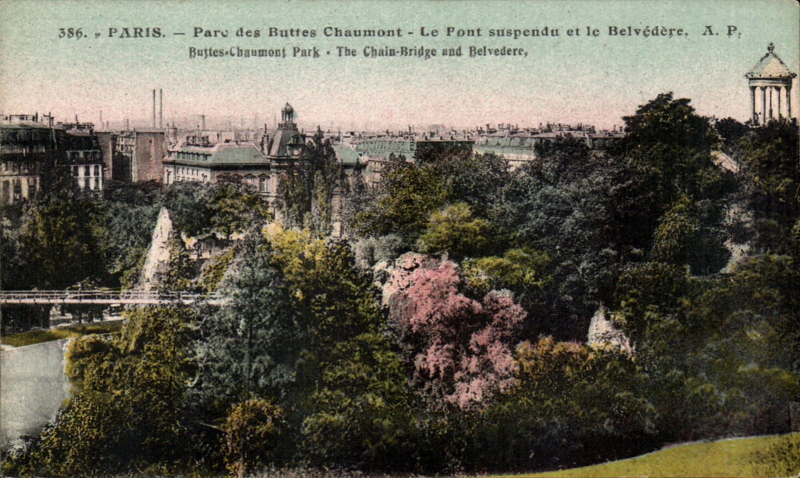 CPA Paris Parc des Buttes Chaumont Le Pont suspendu et le Belvedere Buttes Chaumont Park The Chain Bridge and Belvedere