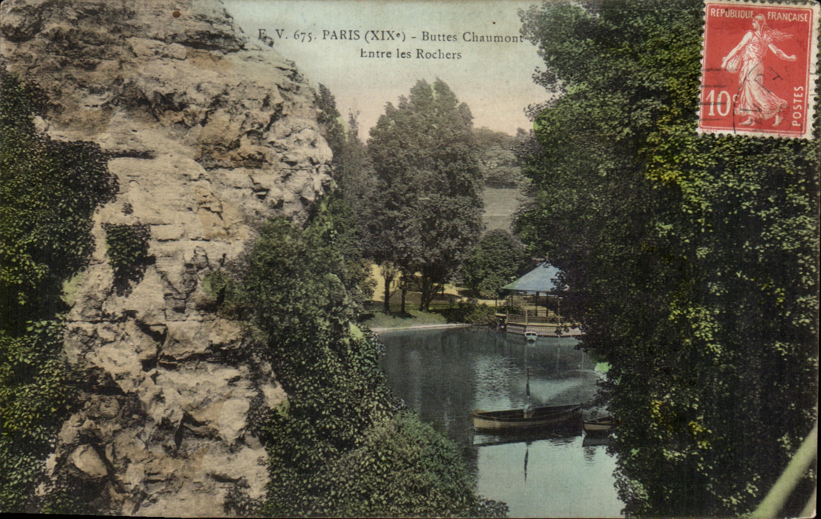 CPA Paris Buttes Chaumont Entre les Rochers
