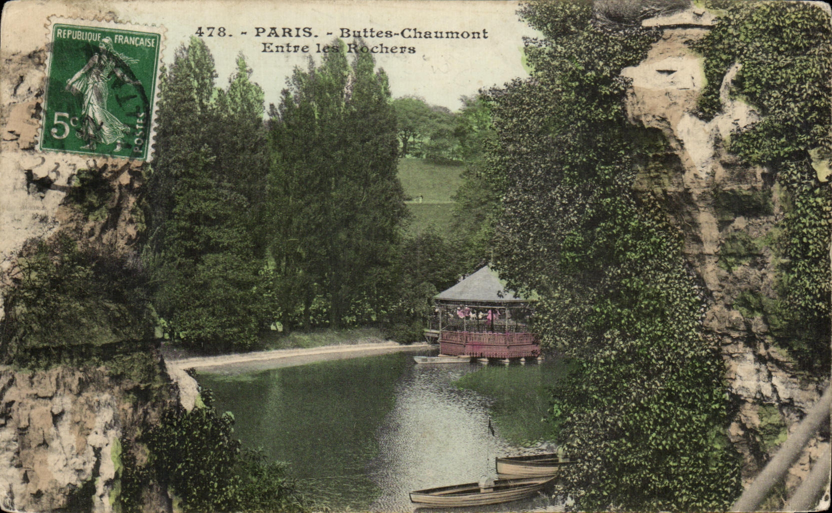 CPA Paris Buttes Chaumont Entre les Rochers