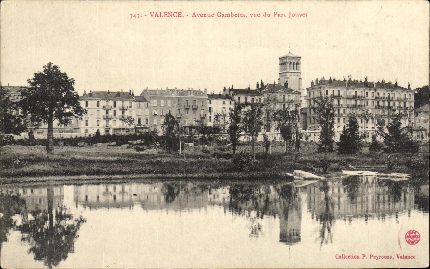 CPA Valence Avenue Gambetta vue du Parc Jouvet