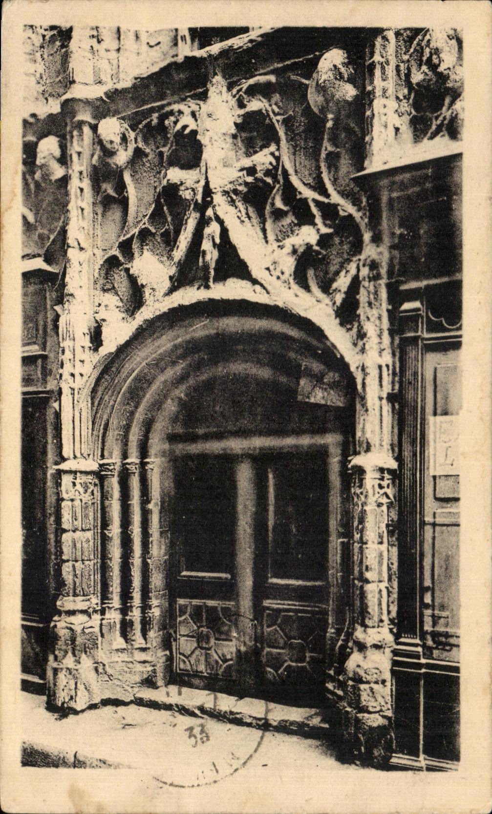 CPA Valence Porte de la Maison des Tetes