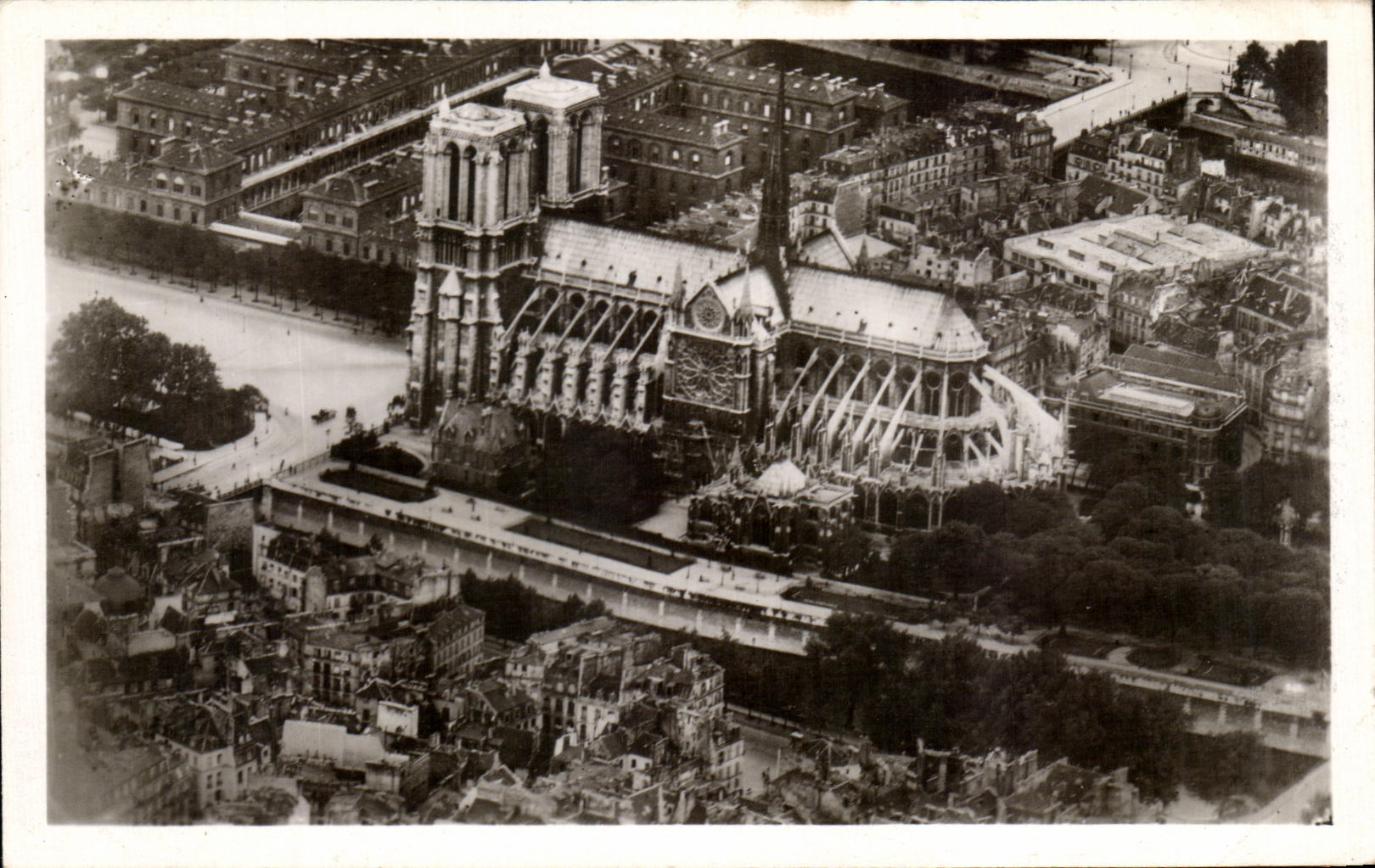 CPA Paris en Avion Notre Dame
