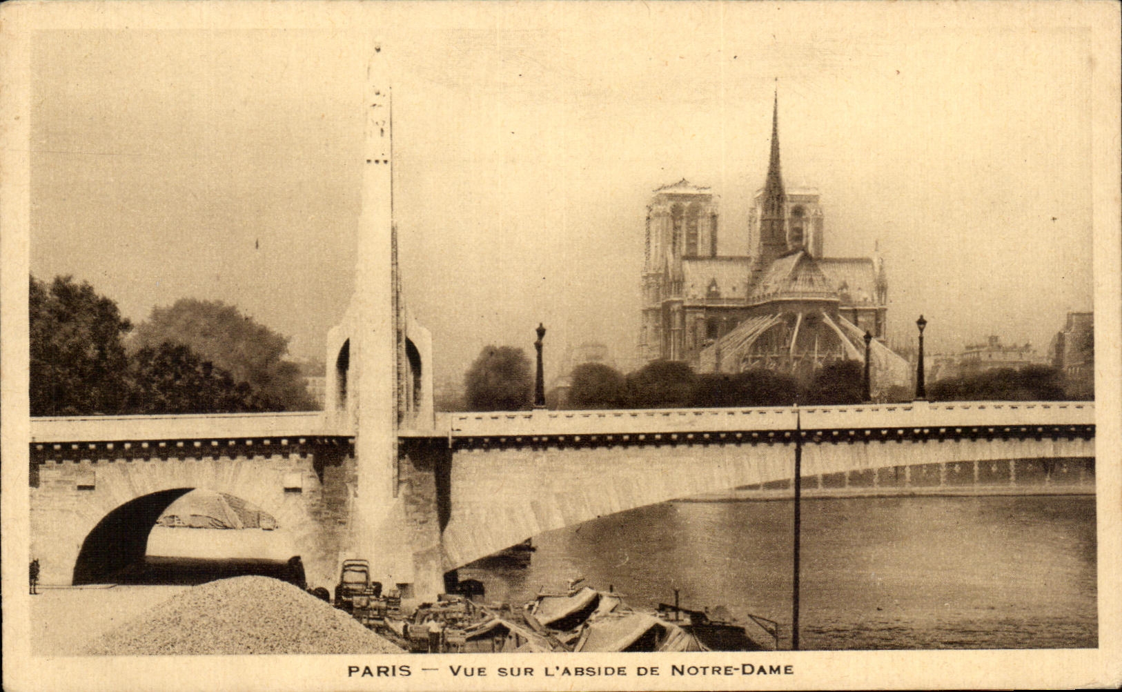 CPA Paris Vue Sur L Abside de Notre Dame