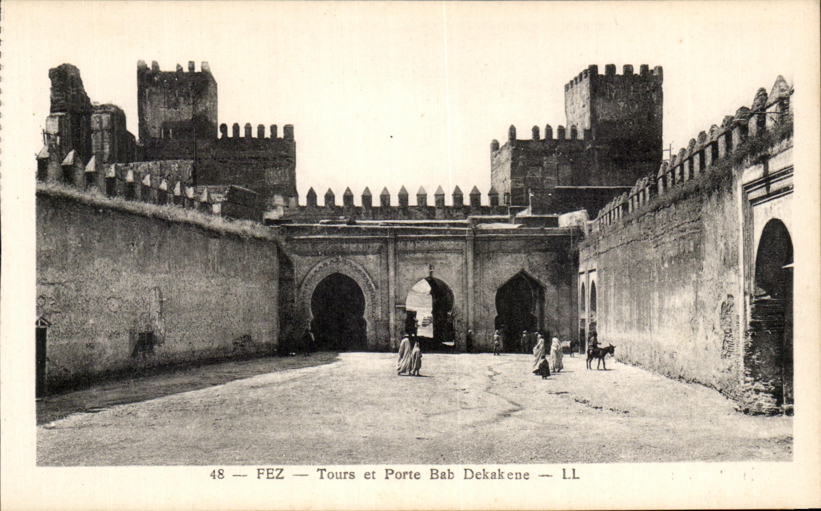 CPA Fez Tours et Porte Bab Dekakene