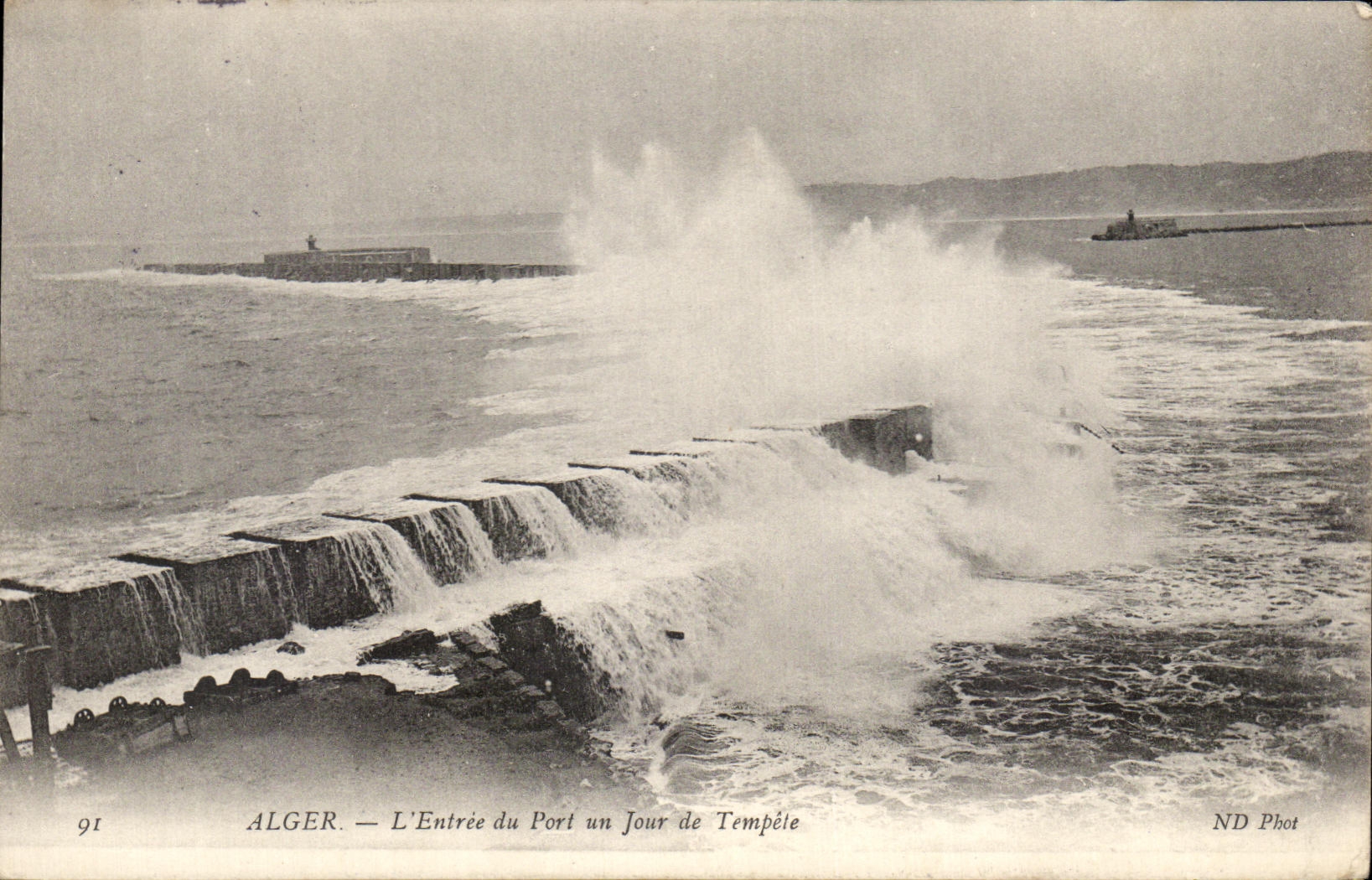 CPA Alger L Entree du Port un Jour de Tempete