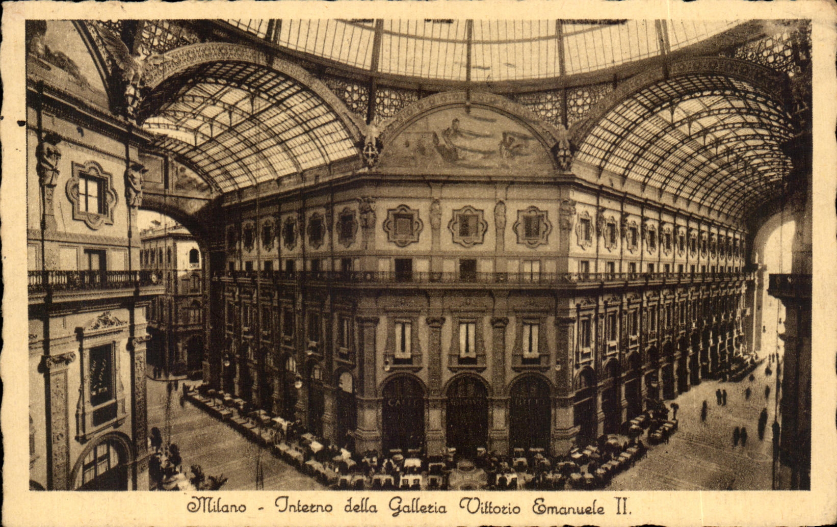 CPA Milano Interno della Gallezia Vifforio Emanuele 