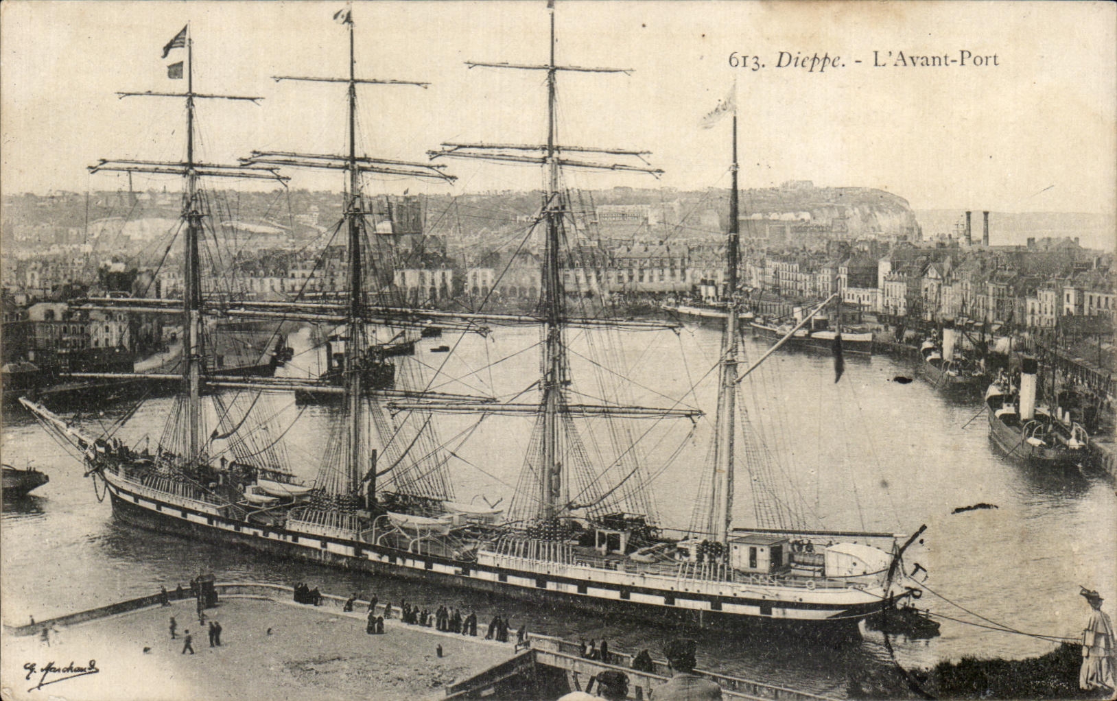 CPA Dieppe L Avant Port Bateau Voilier 