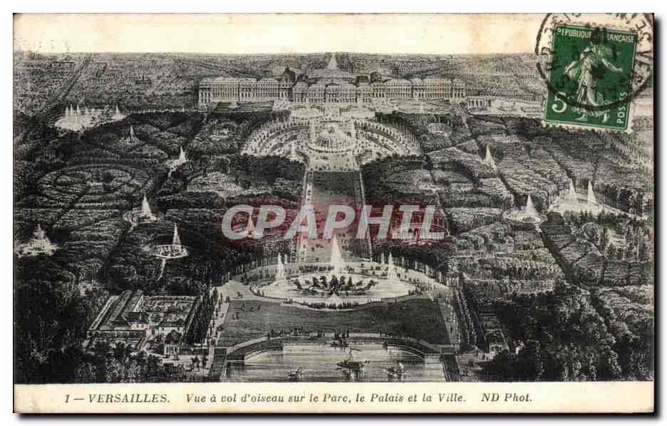 CPA Versailles Vue a vol d oiseau sur le Parc le Palais et la Villes