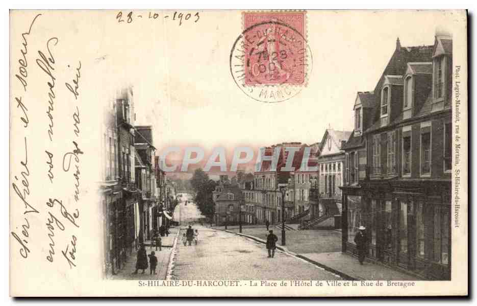 St-Hilaire-du-Harcouët — La Place de l'Hôtel de Ville et la Rue de Bretagne — Phot. Legras-Maunoir