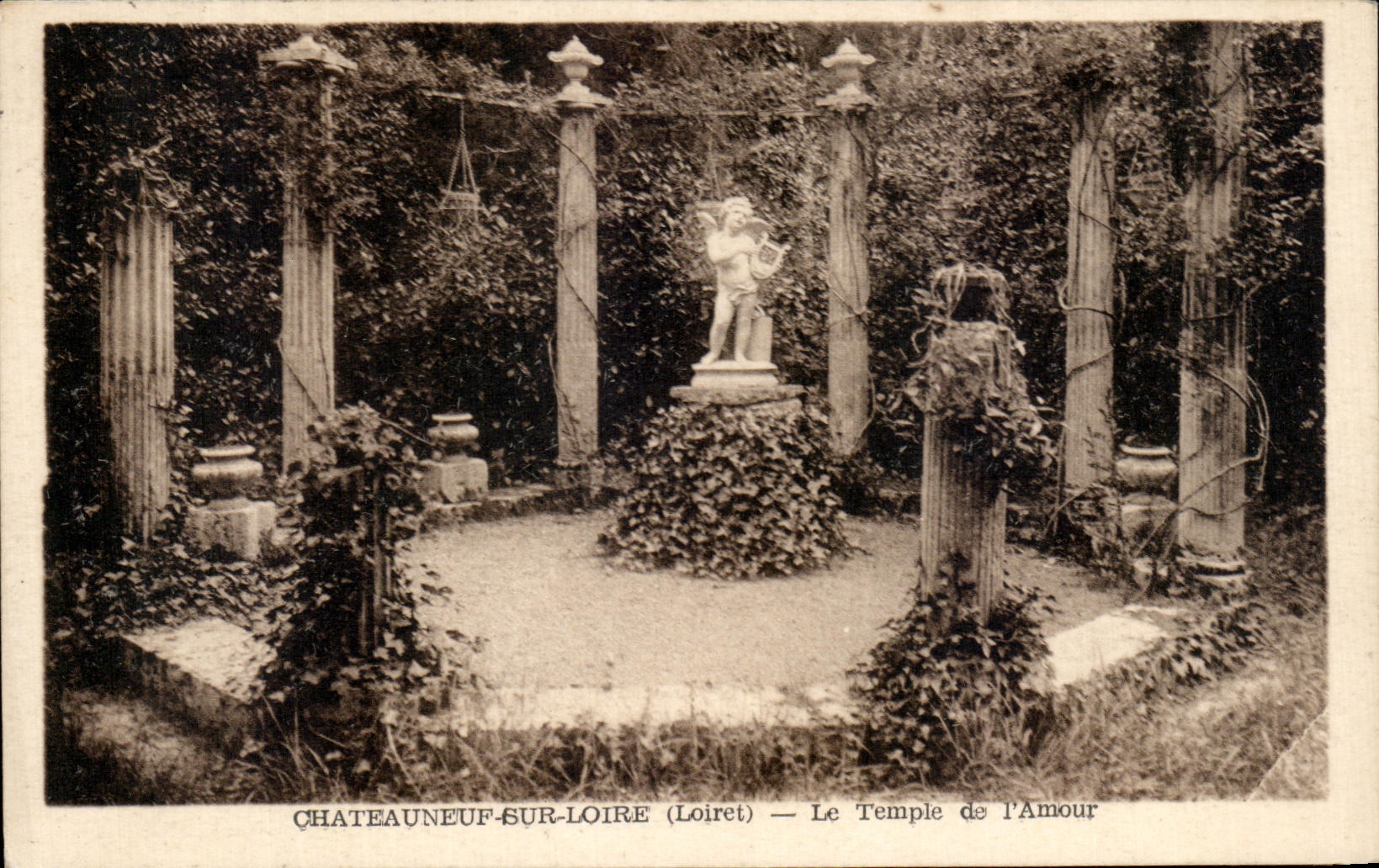 CPA Chateauneuf Sur Loire Le Temple de I Amour