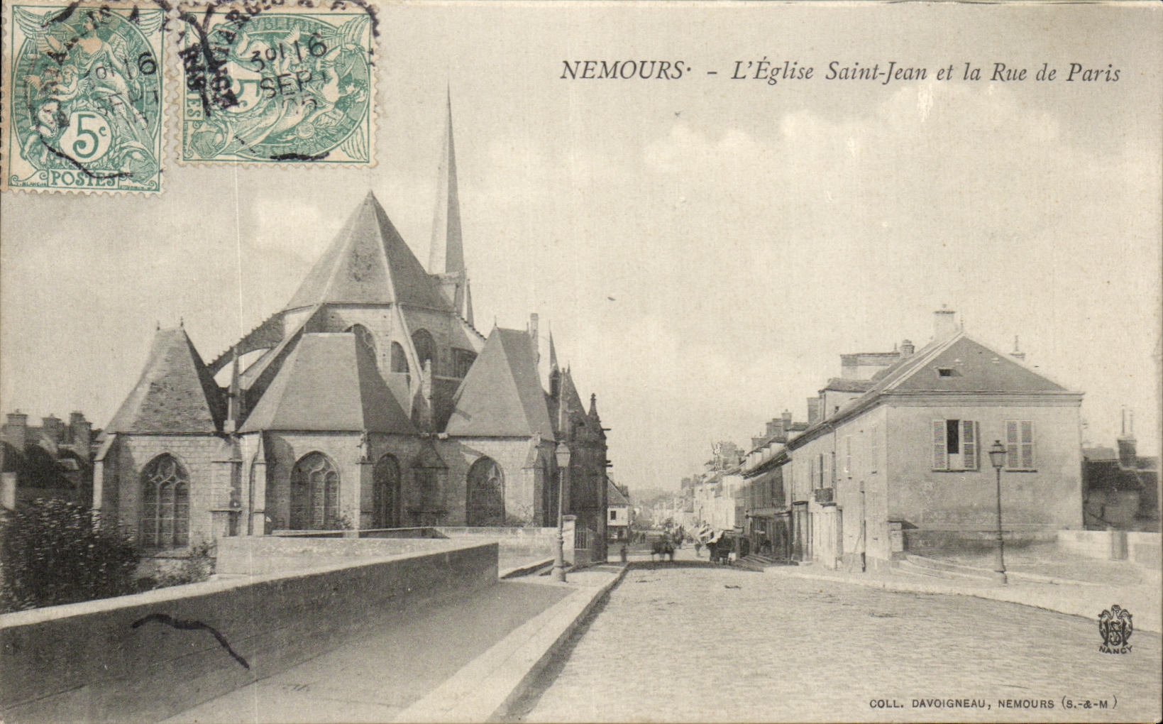 Nemours - L'Église Saint-Jean et la Rue de Paris — Coll. Davoigneau, Nemours (S.-&-M.)