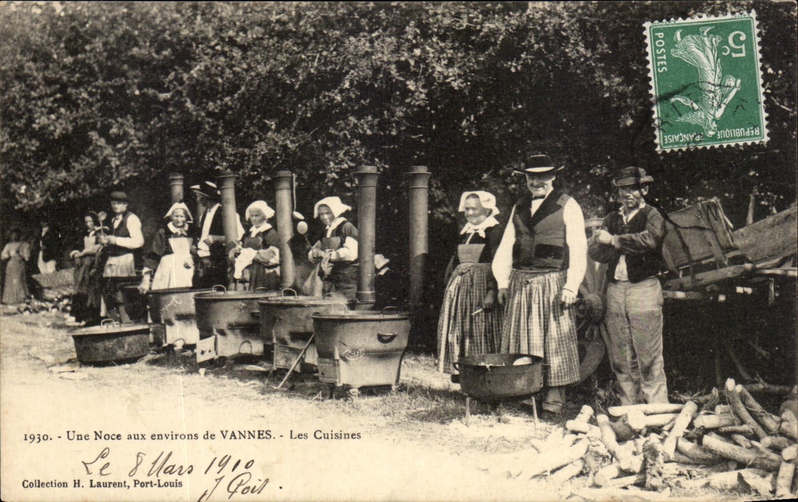Une Noce aux environs de VANNES — Les Cuisines — Collection H. Laurent, Port-Louis