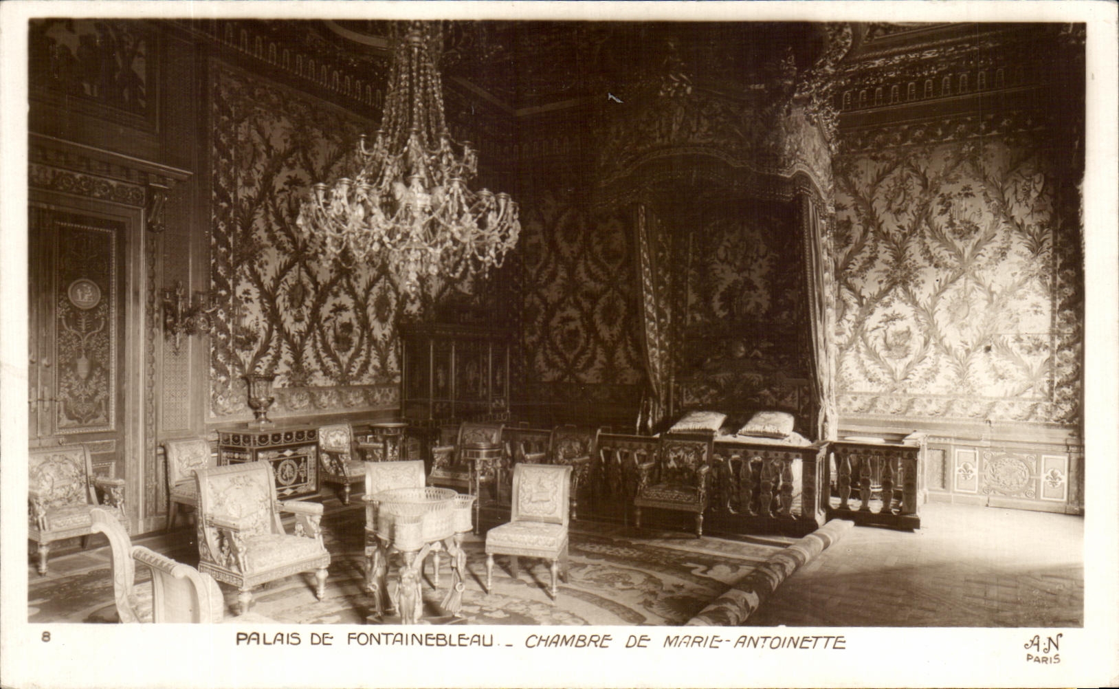 Palais de Fontainebleau — Chambre de Marie-Antoinette — A.N. Paris