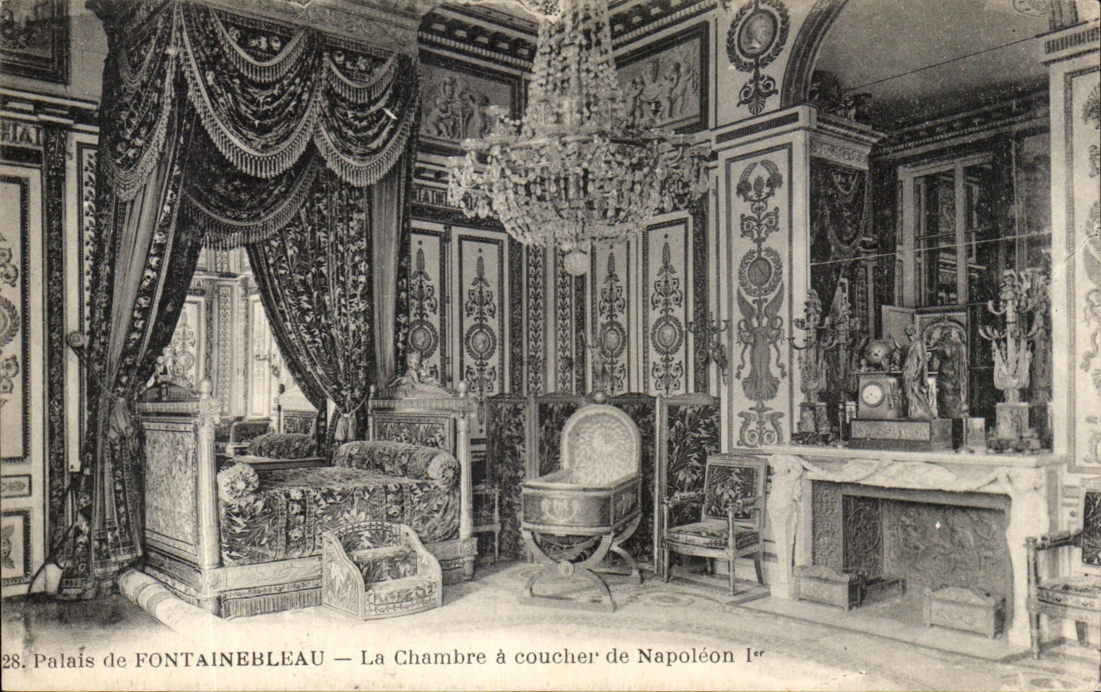 Schloss FONTAINEBLEAU — Das Schlafzimmer von Napoleon I — Verlag: CLAVEZOT, Nr. 28