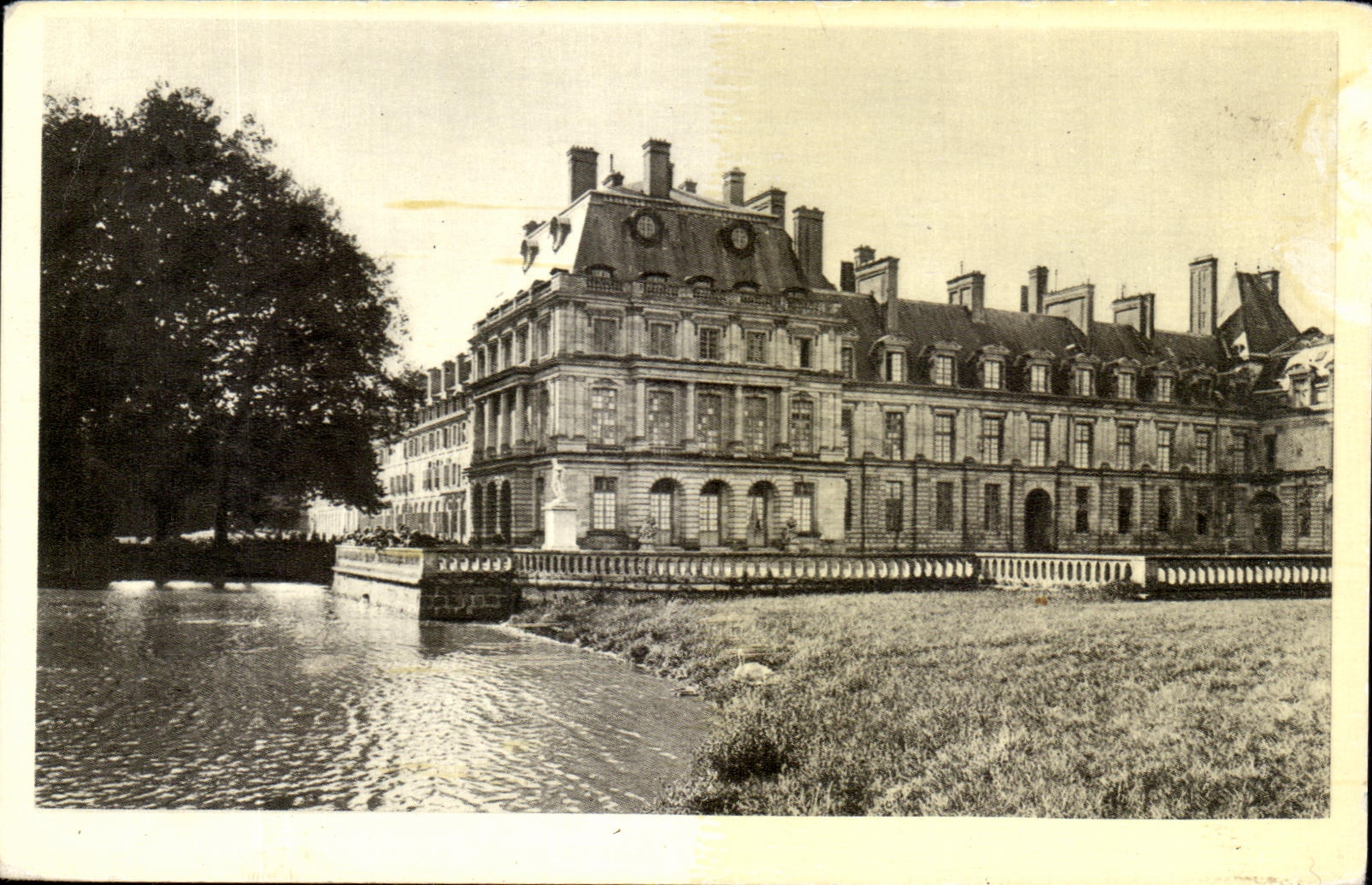 Château de Fontainebleau — Le Pavillon Louis XV — Édition des Musées Nationaux n°41