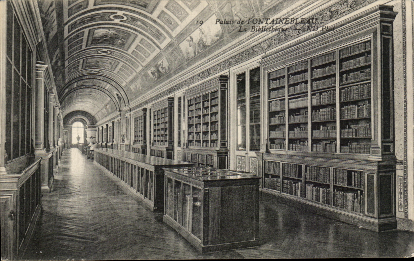 Schloss FONTAINEBLEAU — Die Bibliothek — ND Fot.