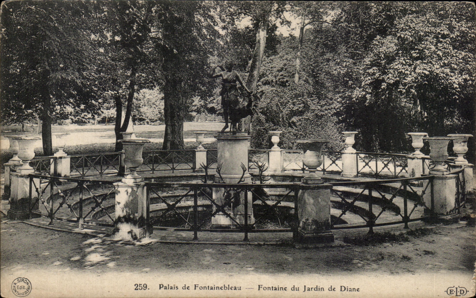 Palazzo di Fontainebleau — Fontana del Giardino di Diana — Siron Edit.