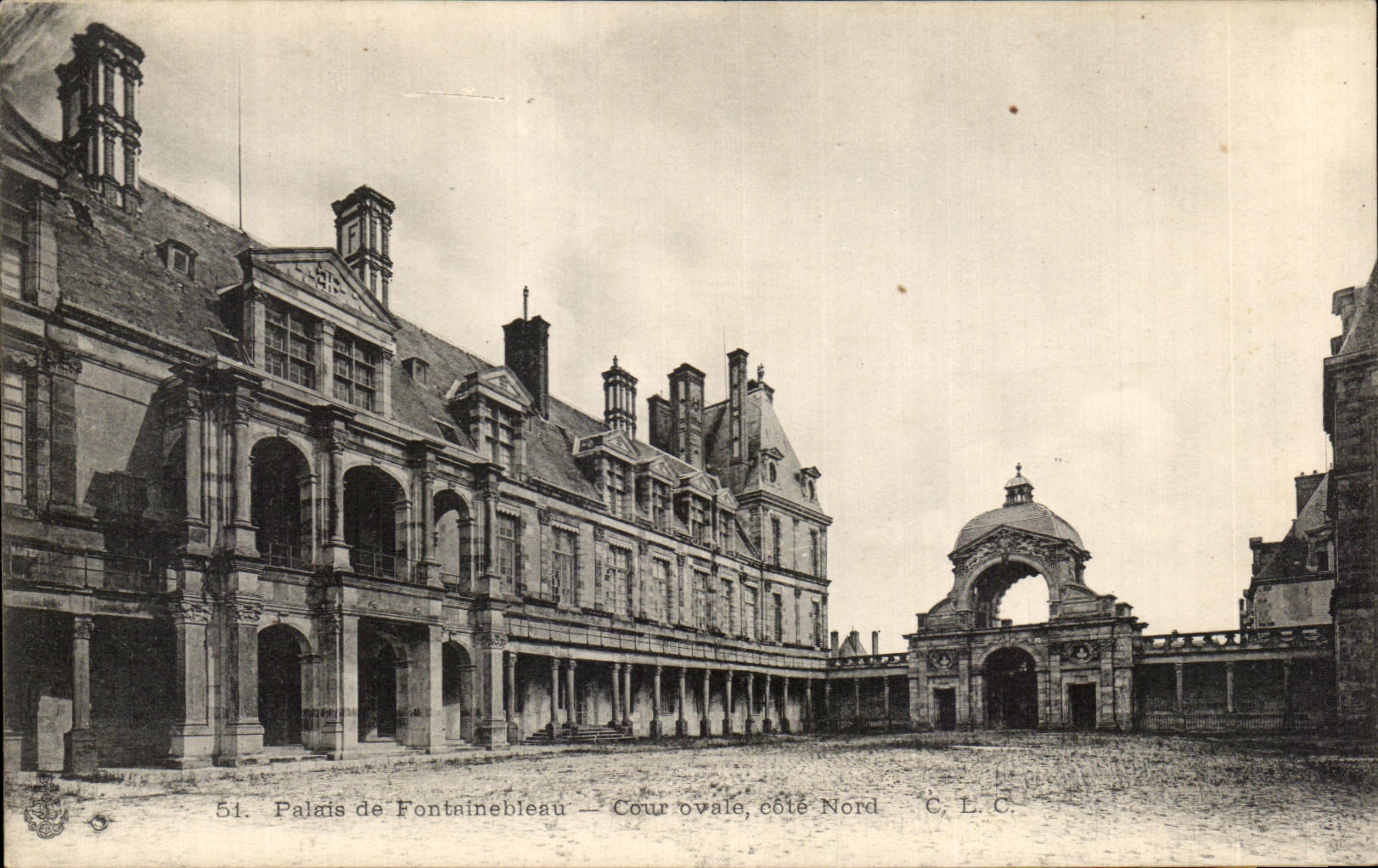 Palais de Fontainebleau — Cour ovale, côté Nord — C.L.C. — n°51