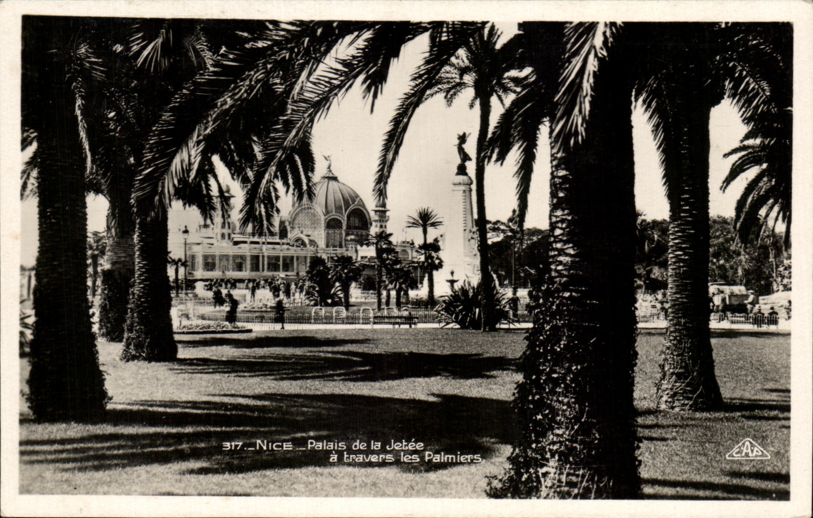 CPA Nice Palais de la Jetee a travers les Palmiers