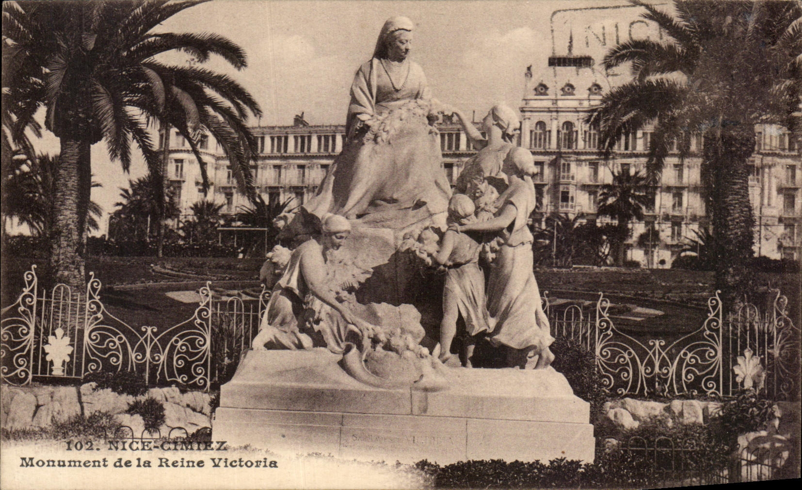 CPA Nice Cimiez Monument de la Reine Victoria