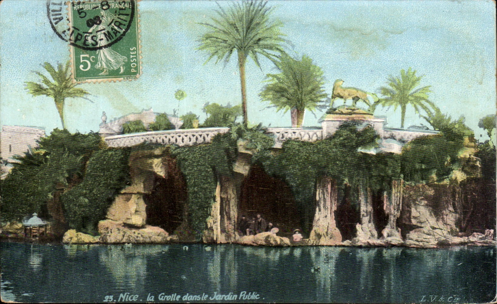 CPA Nice La Grotte dans le Jardin Public