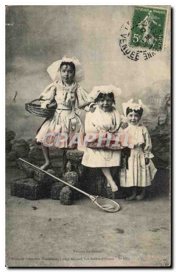 CPA Petites Sablaises Enfants Folklore Costume