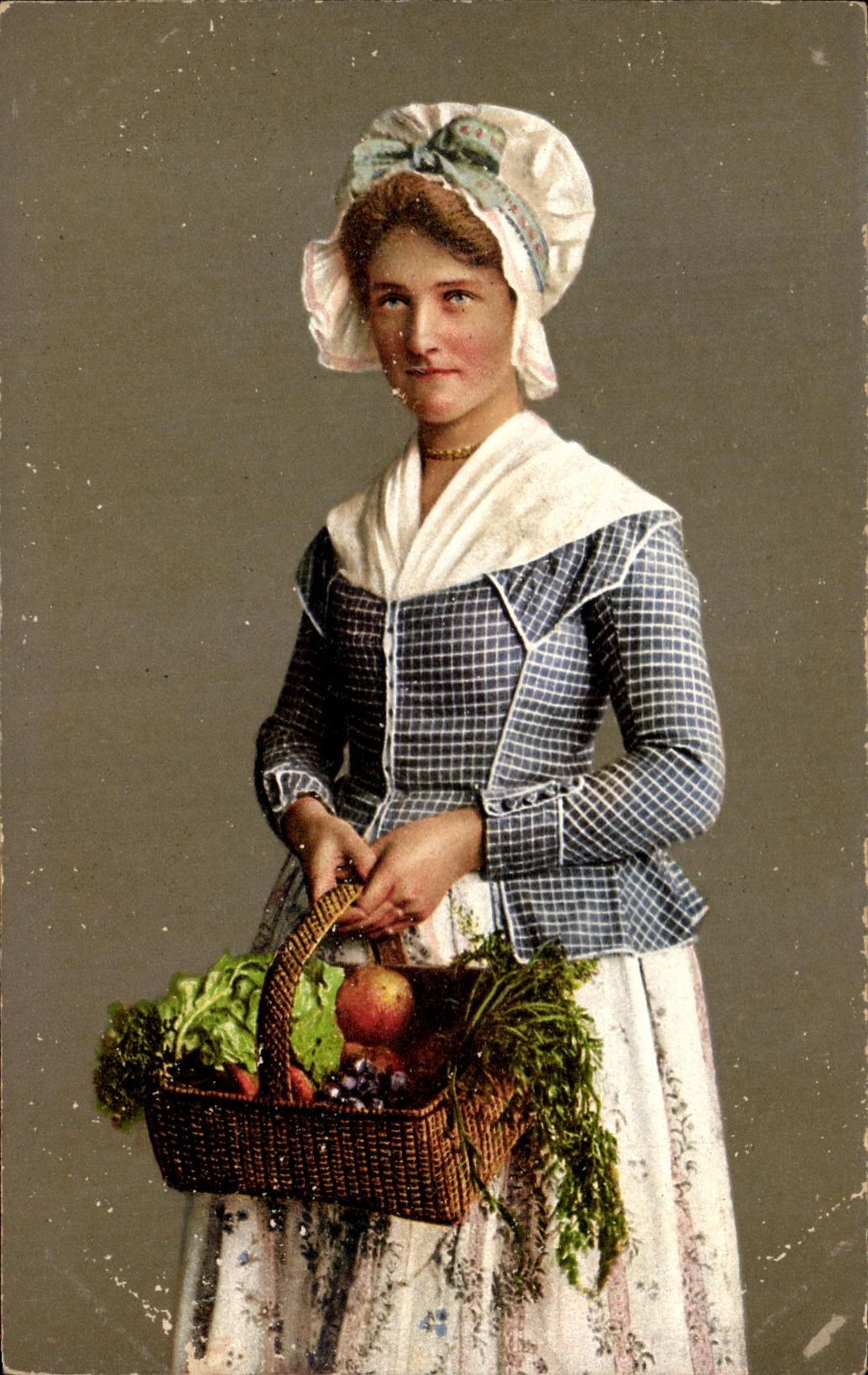 CPA Jeune paysanne genevoise (Fin du XVlll e siecle) Geneve Suisse Folklore Costume