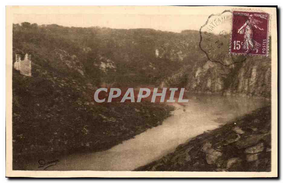 Crozant (Creuse) — Le Confluent de la Sédelle et de la Creuse, la Tour Collin — R. Dorangé