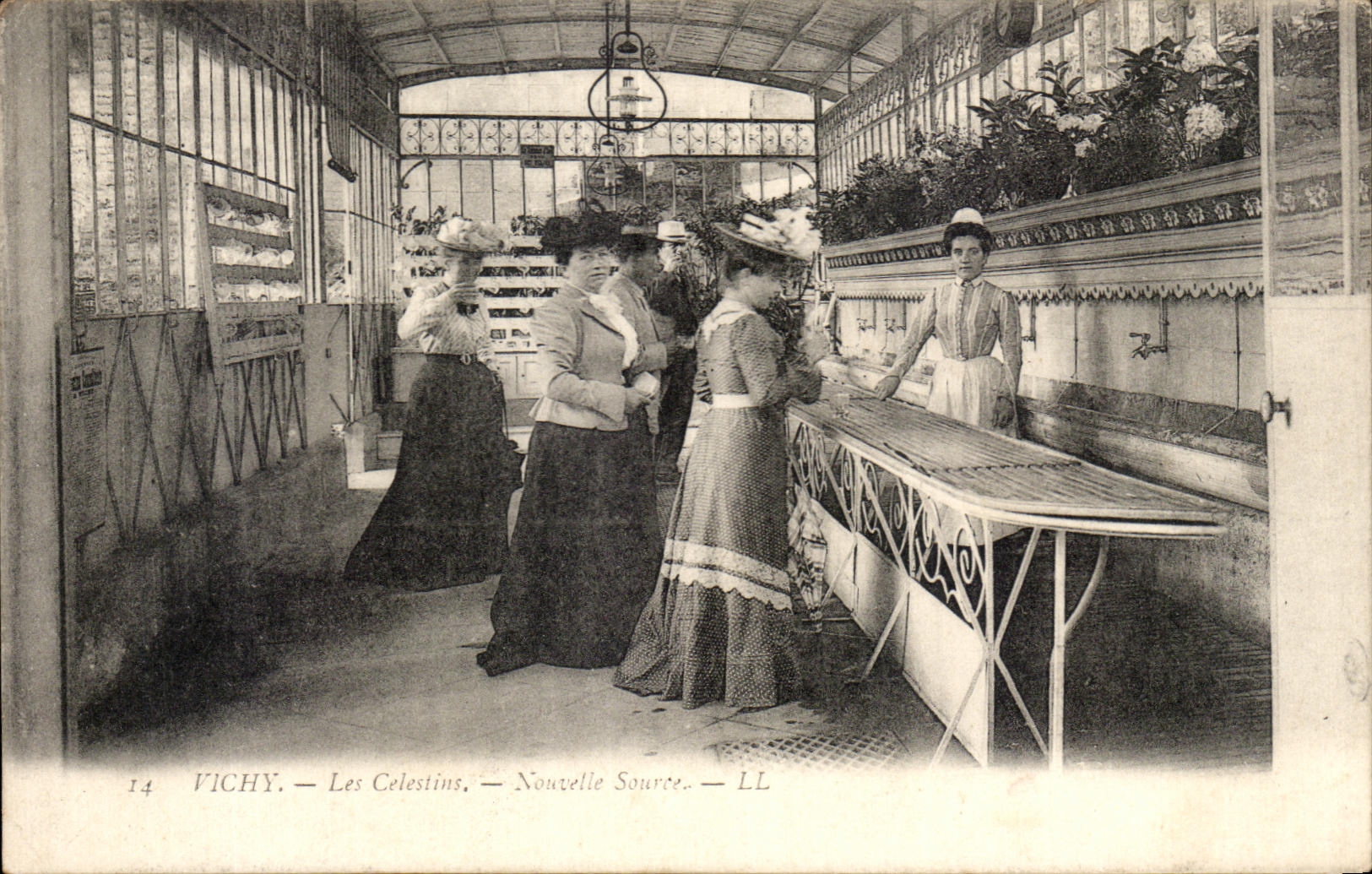 CPA Vichy Les Celestins Nouvelle Source