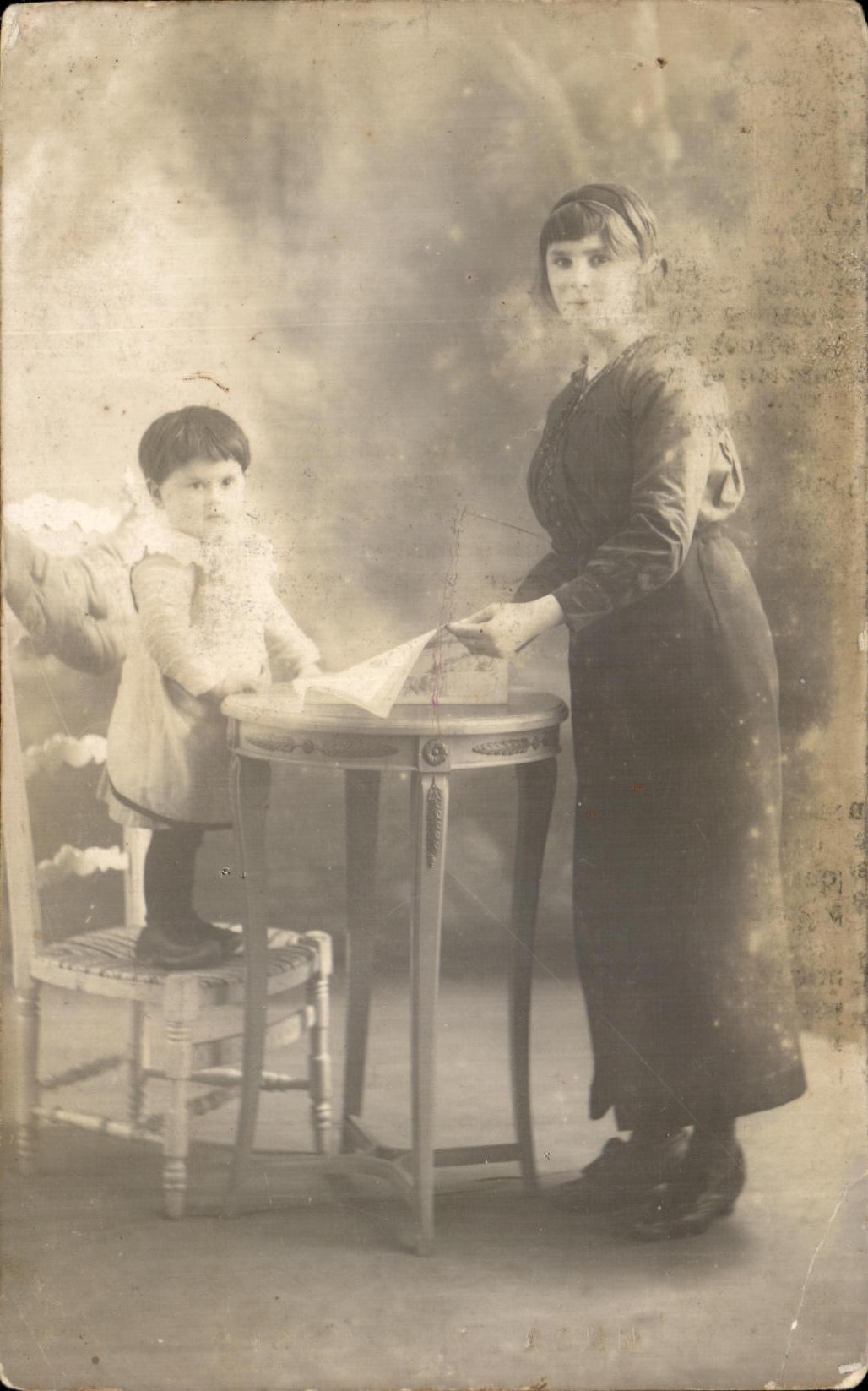 CARTE PHOTO Femme et enfnat
