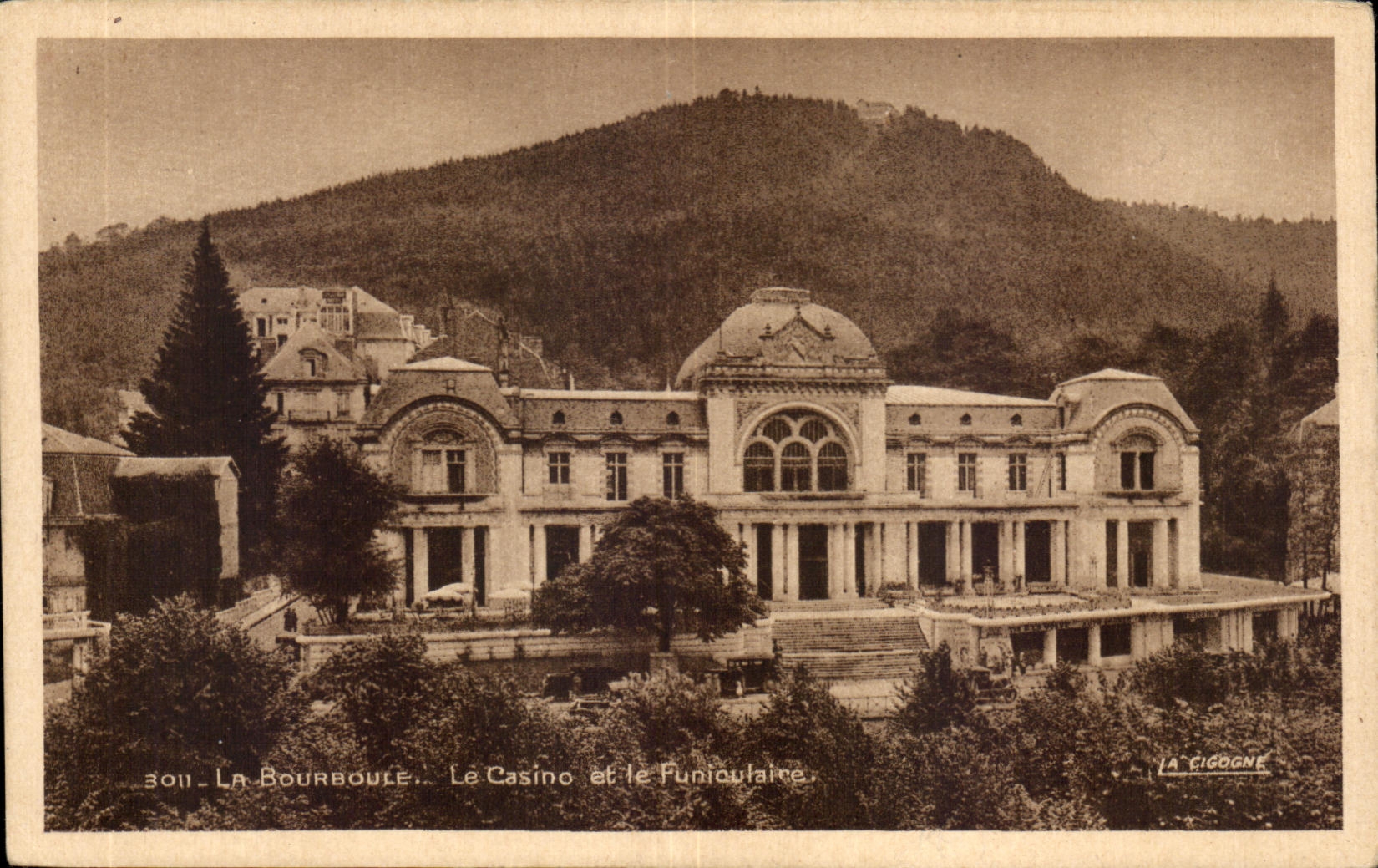 CPA La Bourboule Le Casino et le Foniculaire
