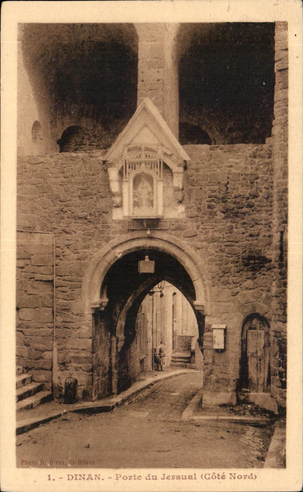 Dinan - Porte du Jersual (Côté Nord) — Photo R. Binet, St-Brieuc, n°1